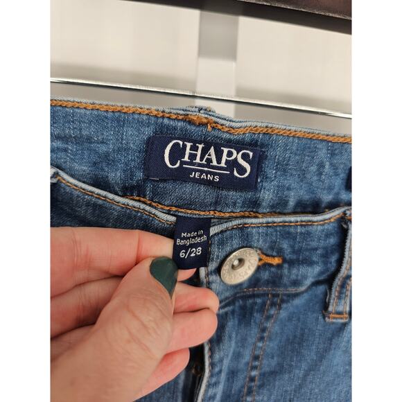 Chaps Jeans Womens Sz 6 (28) Mid Rise Crop Kick Blue Keans Medium Wash - Picture 3 of 4